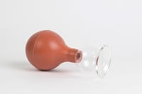 Ventosa de cristal con pera de succión de goma: 3,9 centímetros de diámetro